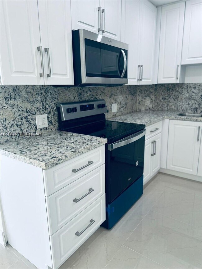 Foto del edificio - 4200 Hillcrest Dr