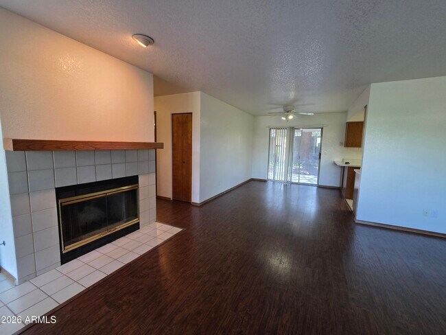 Foto del edificio - 1460 Lynda Ave
