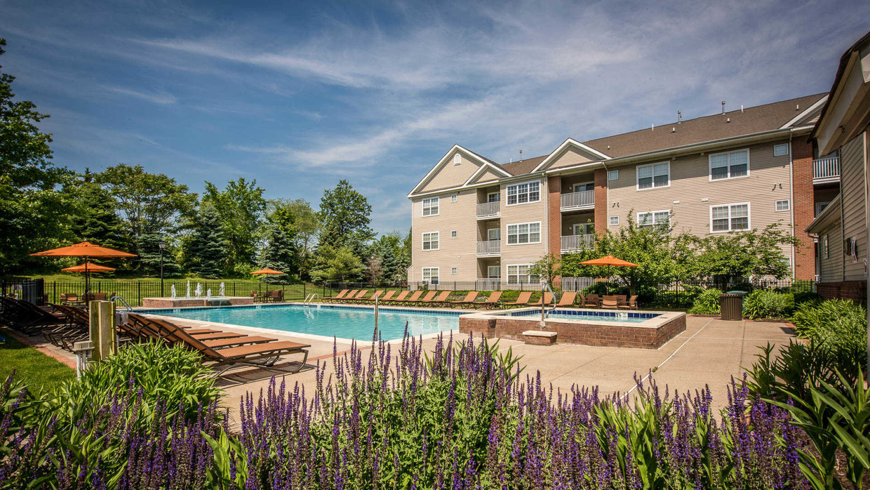 Swimming Pool - The Highlands at South Plainfield