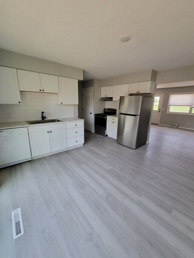 Building Photo - 5408 Division