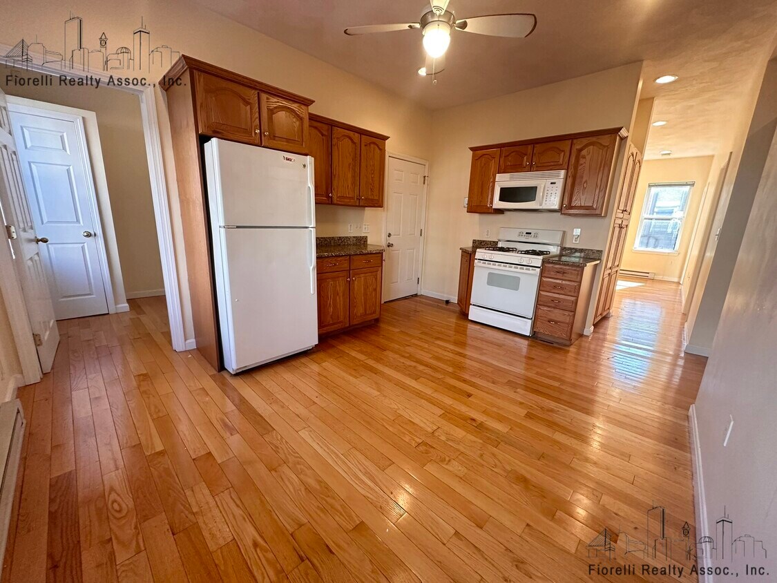 Primary Photo - 40 N Bennet St