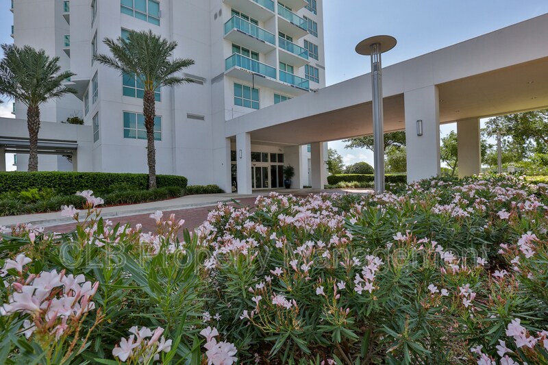 Building Photo - 241 Riverside Dr