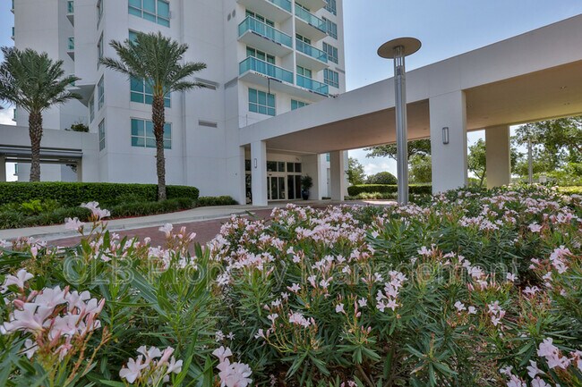Foto del edificio - 241 Riverside Dr