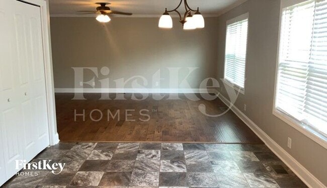 Building Photo - 1203 Applewood Cir