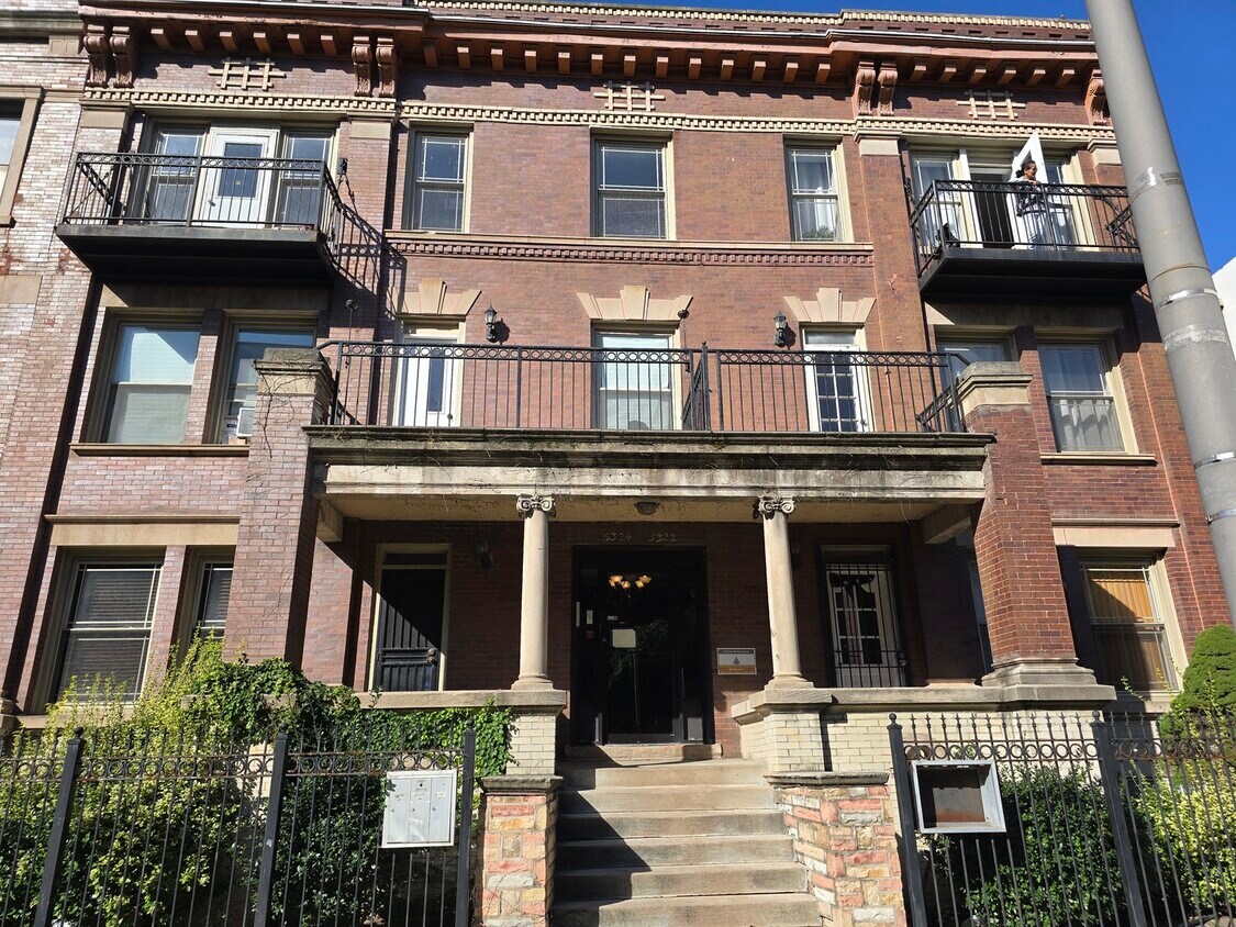 Primary Photo - 5324 S King Dr