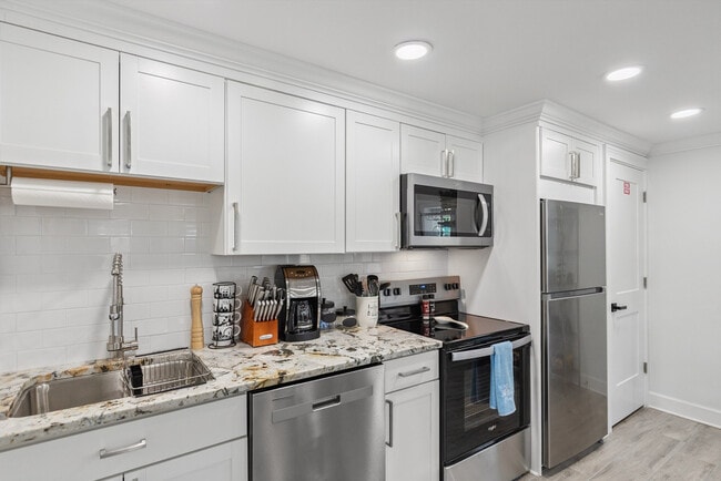 Building Photo - 405 Massalina Dr