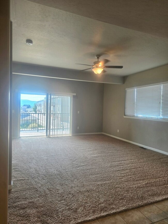 Building Photo - 1558 Poplar Dr