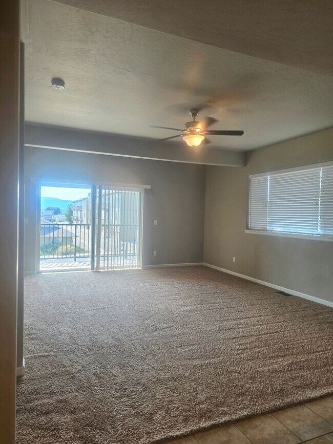 Foto del edificio - 1558 Poplar Dr
