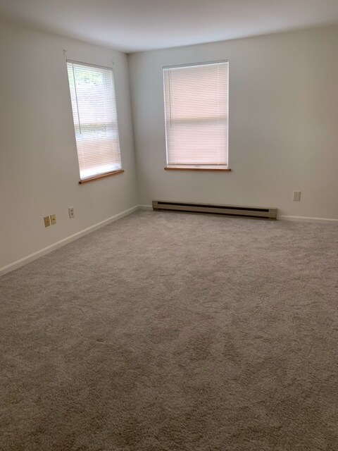 Building Photo - 10 White Birch Ln