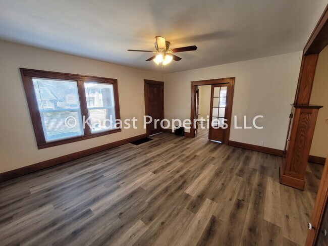 Sala de estar - 1271 Prairie Ave