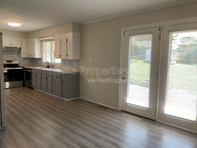 Foto del edificio - 2402 Wellington St