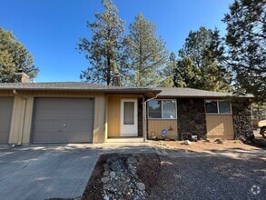 Building Photo - 1637 SE Skylark Dr