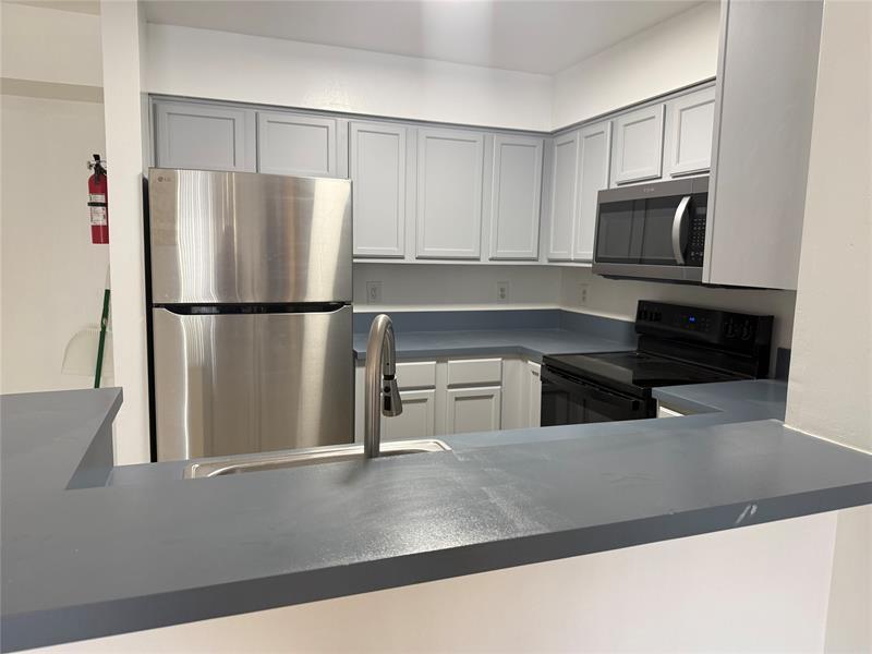 Foto principal - 7630 Westwood Dr