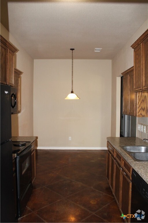 Building Photo - 621 Paseo del Plata Dr