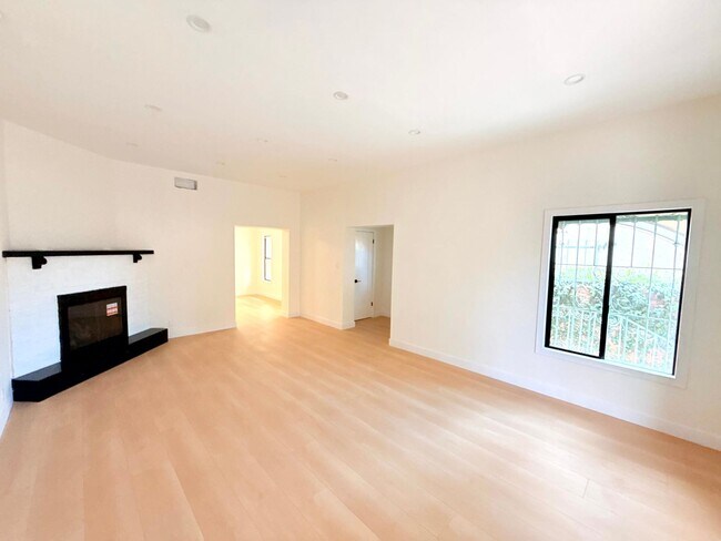 Building Photo - 6130 Whitsett Ave