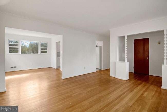 Building Photo - 6807 Dean Dr