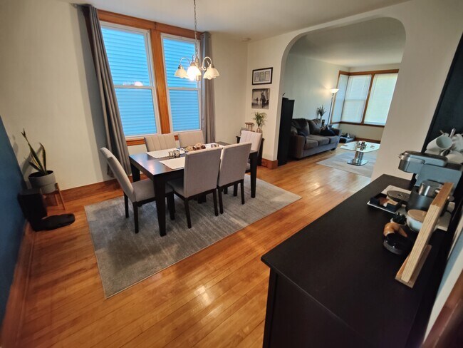 Foto del edificio - 3547 N Marshfield Ave