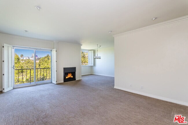 Building Photo - 927 Kings Rd