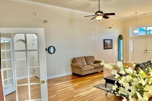 Foto del edificio - 120 Winding River Dr