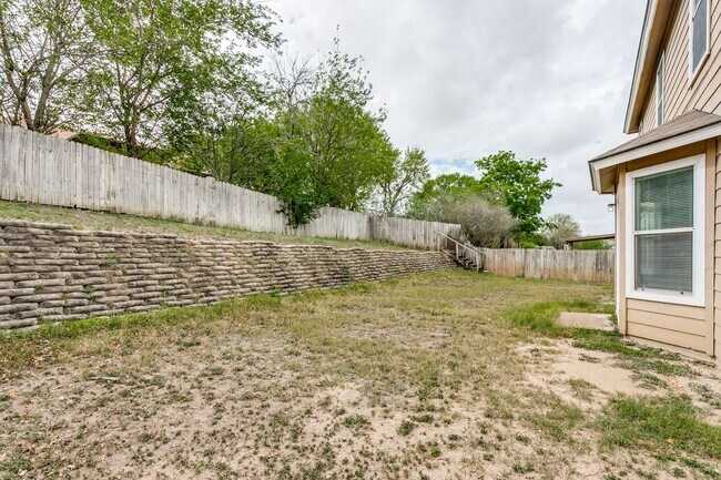 Foto del edificio - BEAUTIFUL 3-BEDROOM HOME IN NORTHCLIFFE
