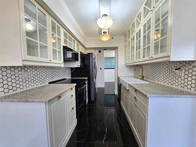 Foto del edificio - 7400 Radice Ct