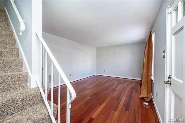 Building Photo - 3021 Waddington Dr