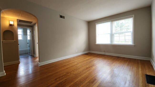 Foto del edificio - 1042 Sanford Ave