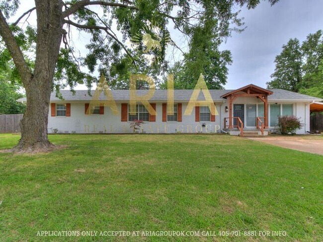 Building Photo - GORGEOUS 4 bed/2 bath Home with AMAZING ba...