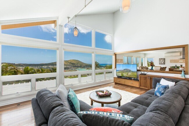 Foto del edificio - Large Tropical Modern Home w/Pool, Ocean / Koko Head Views, & A/C.  Mahina Kai