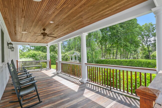 Building Photo - 141 W Norwalk Rd