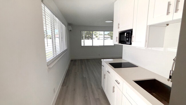 Building Photo - 721 N 68th Way