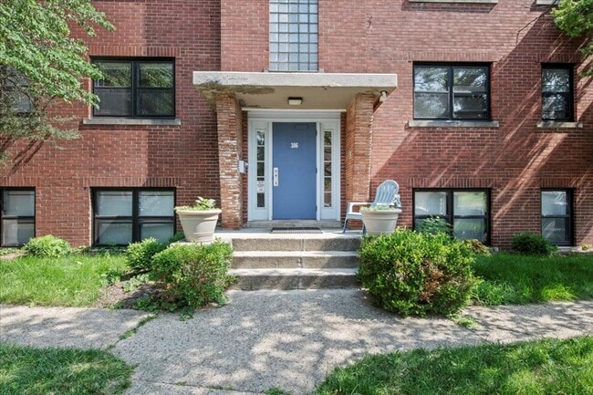 Building Photo - 306-306 E 19th St