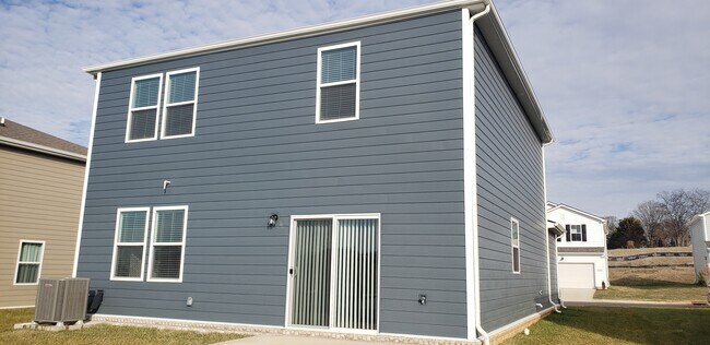 Building Photo - 3909 Sadie St
