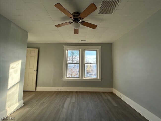Building Photo - 11702 Brookfield Ave