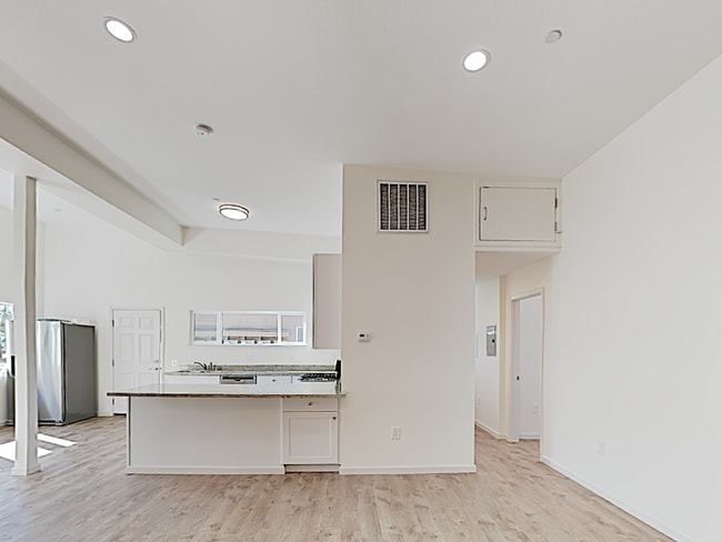 Building Photo - 2071 15th Ave
