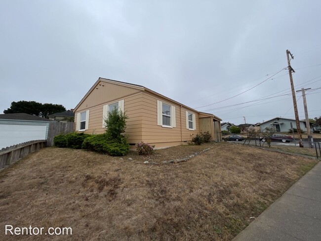 Building Photo - 2 br, 1 bath House - 1043 C Street