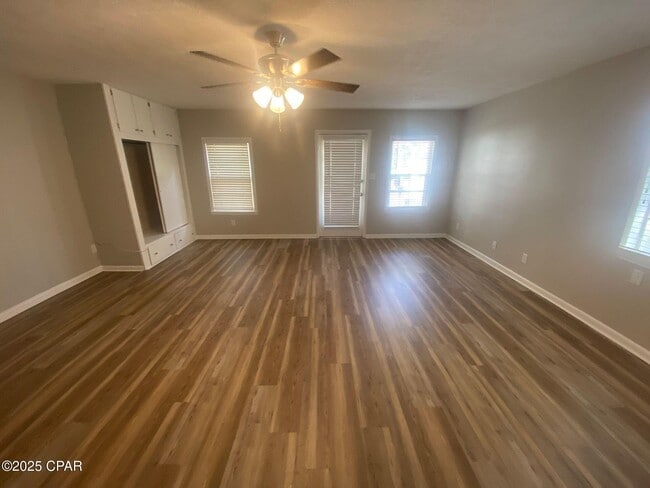 Building Photo - 374 Massalina Dr