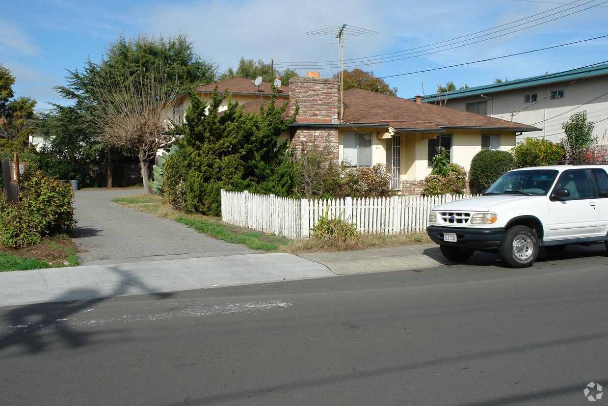 Building Photo - 376-380 Ventura Ave