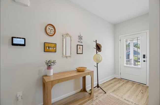 Building Photo - 2047 Hansel Hl Dr