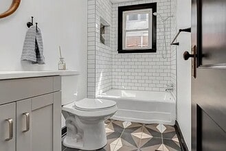 Building Photo - 92 S Houcks Rd