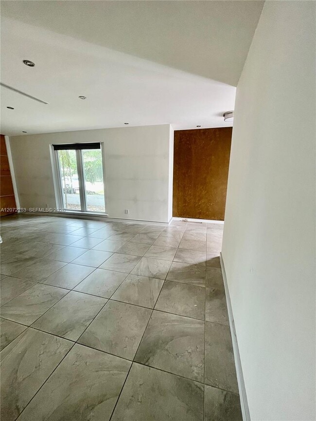 Building Photo - 10642 SW 77th Ave