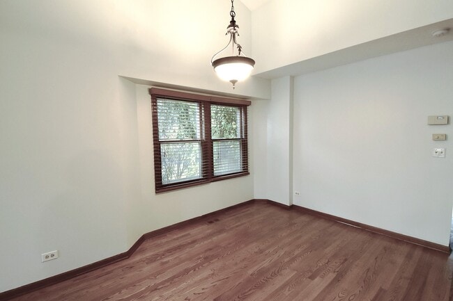 Building Photo - 422 New York Ln