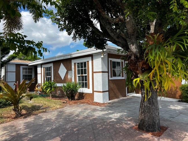 Photo - 101 NW 13th Ave House