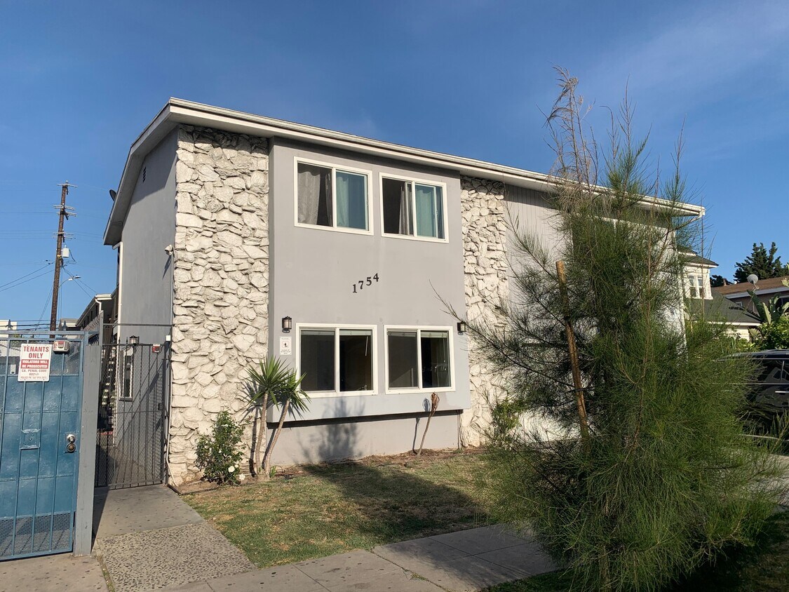Primary Photo - 1754 Pine Ave