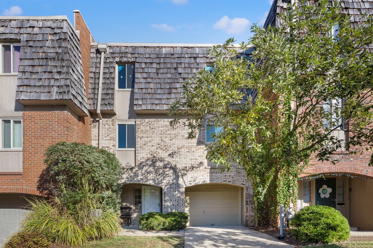 Foto principal - 3368 Montavesta Rd