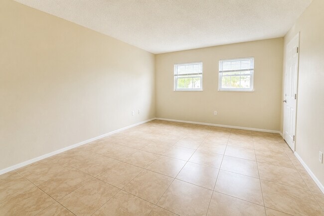 Photo - 828 Sky Lake Cir (Orlando, FL) Townhome