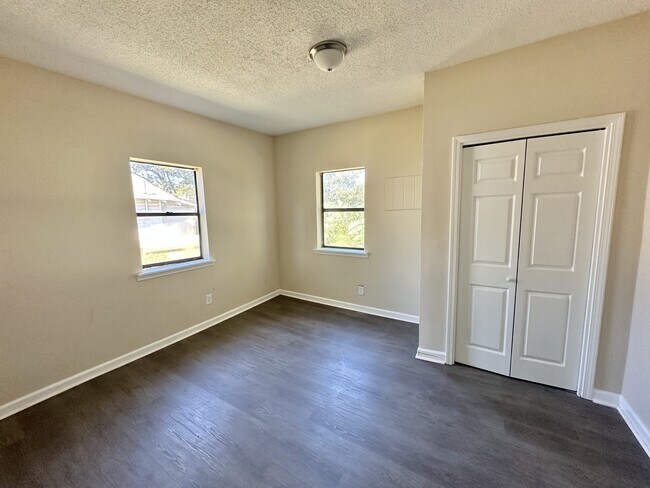 Building Photo - 1606 49th St Ensley