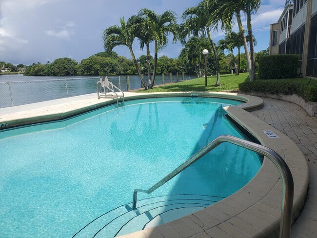 Piscina - 630 Southwind Cir