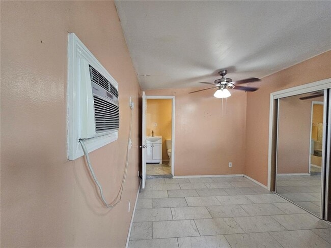 Building Photo - 376 La Paz Dr