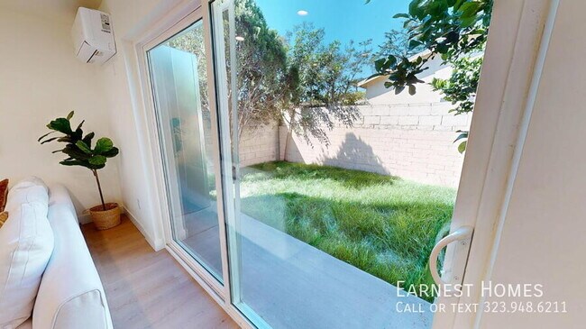 Foto del edificio - 6445 Satsuma Ave